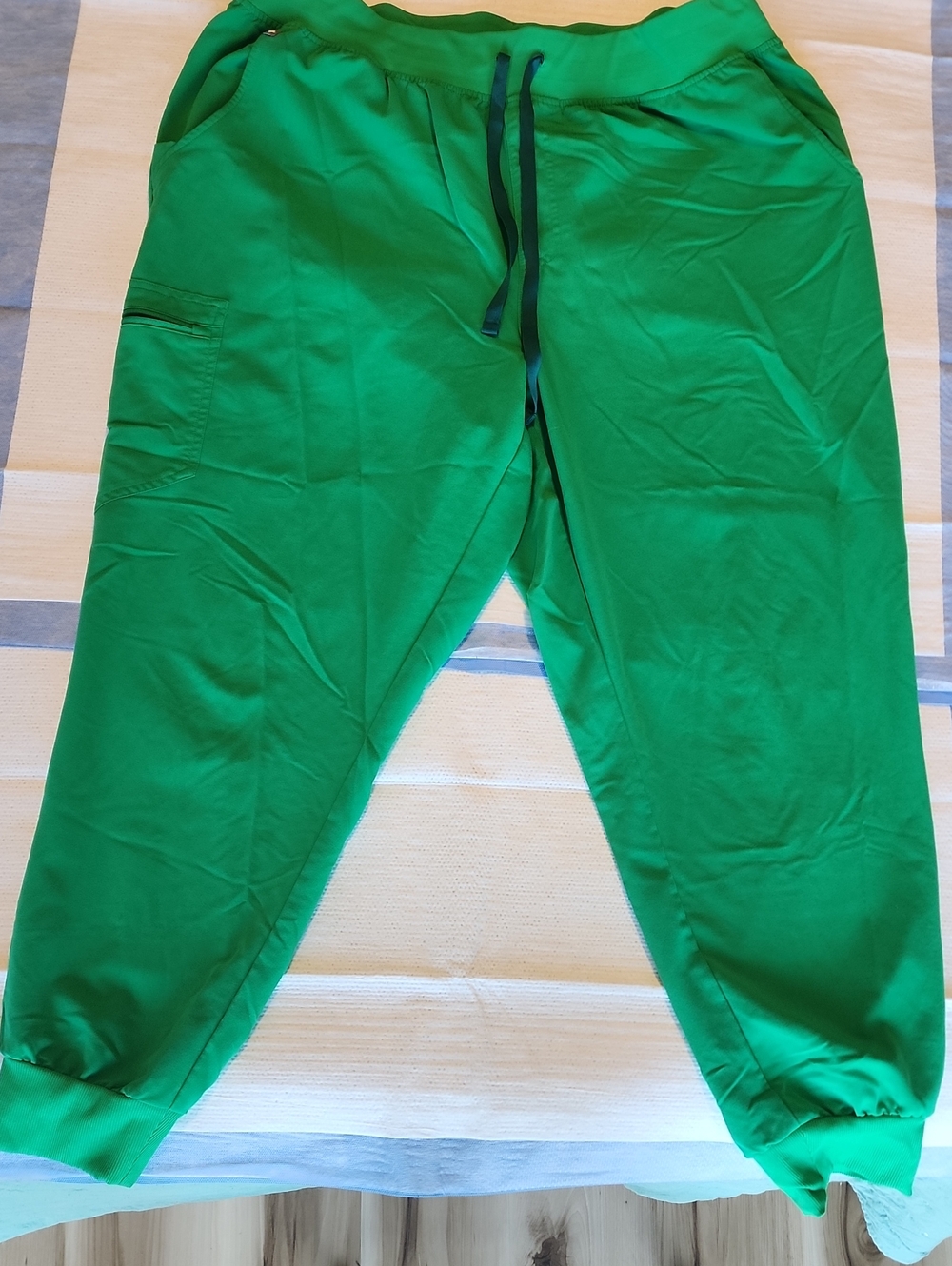 Figs Woman Scrub Pants  Emerald Green